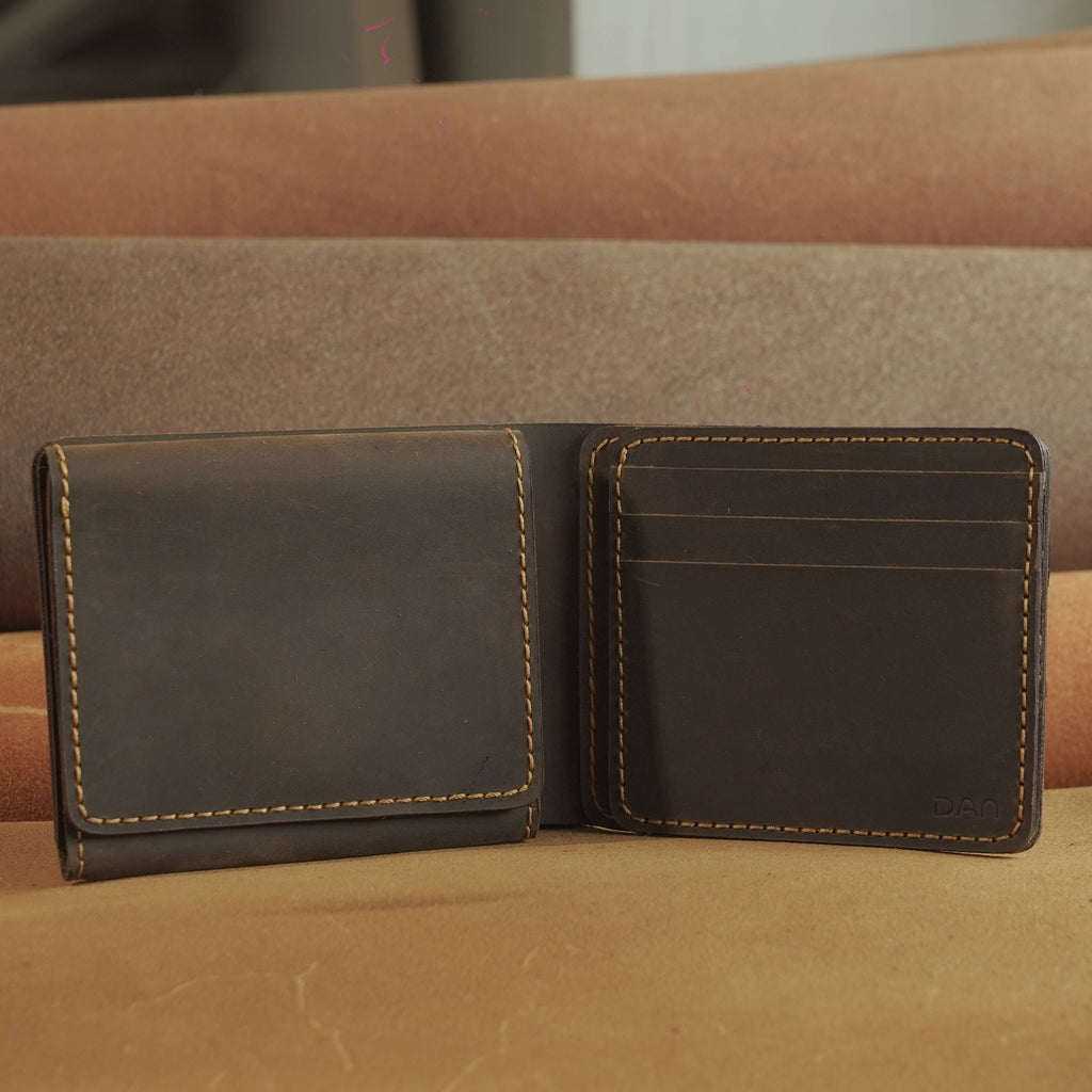 Leather Bifold Wallet with Magnetic Flap Card Pocket