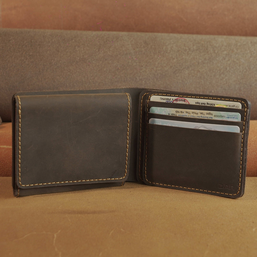 Leather Bifold Wallet with Magnetic Flap Card Pocket
