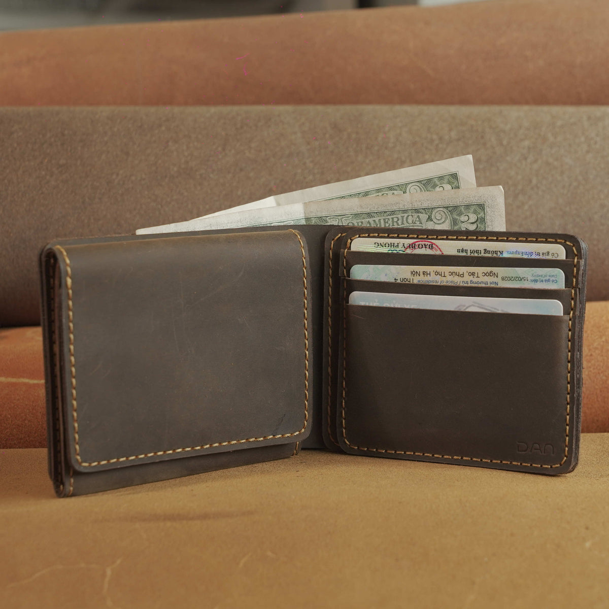 Leather Bifold Wallet with Magnetic Flap Card Pocket