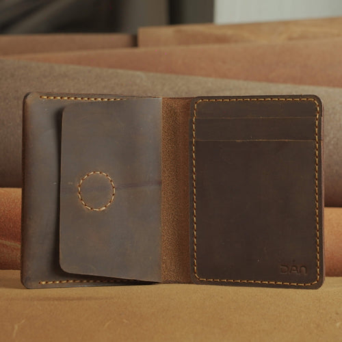 Compact Leather Wallet with Magnetic Card Pocket