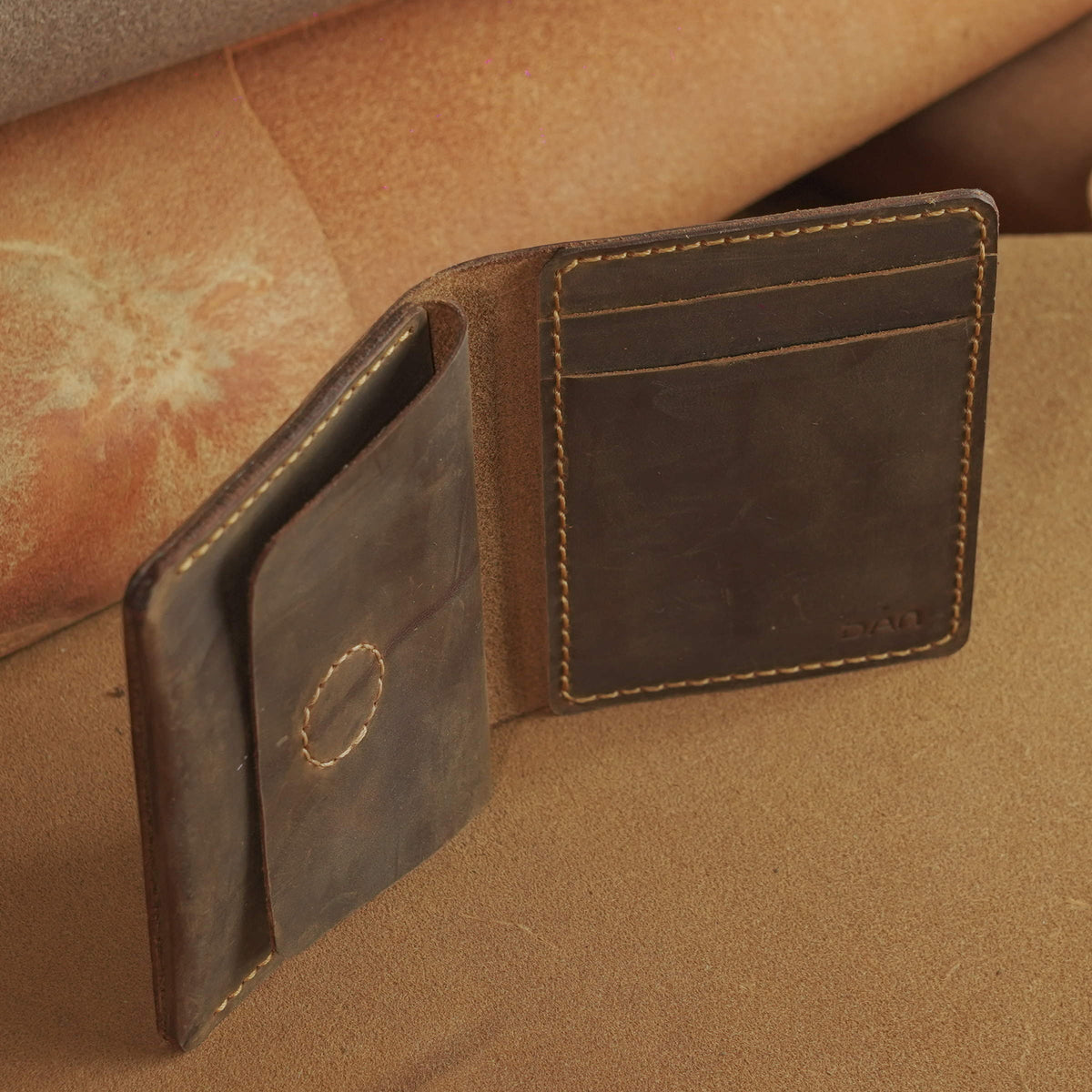 Compact Leather Wallet with Magnetic Card Pocket