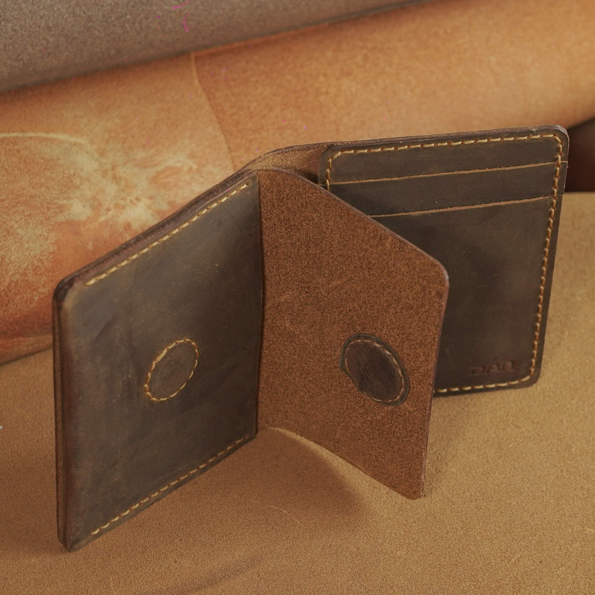Compact Leather Wallet with Magnetic Card Pocket