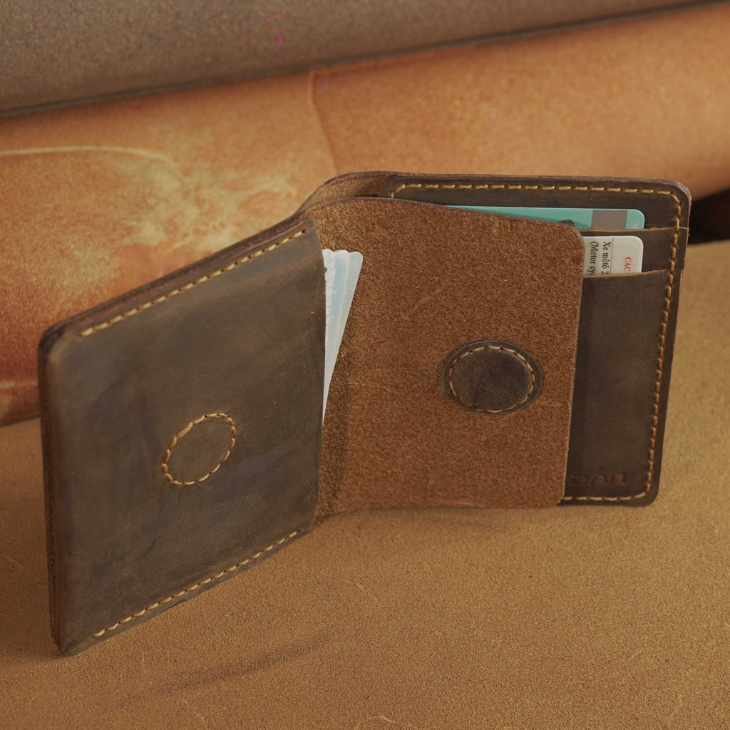 Compact Leather Wallet with Magnetic Card Pocket
