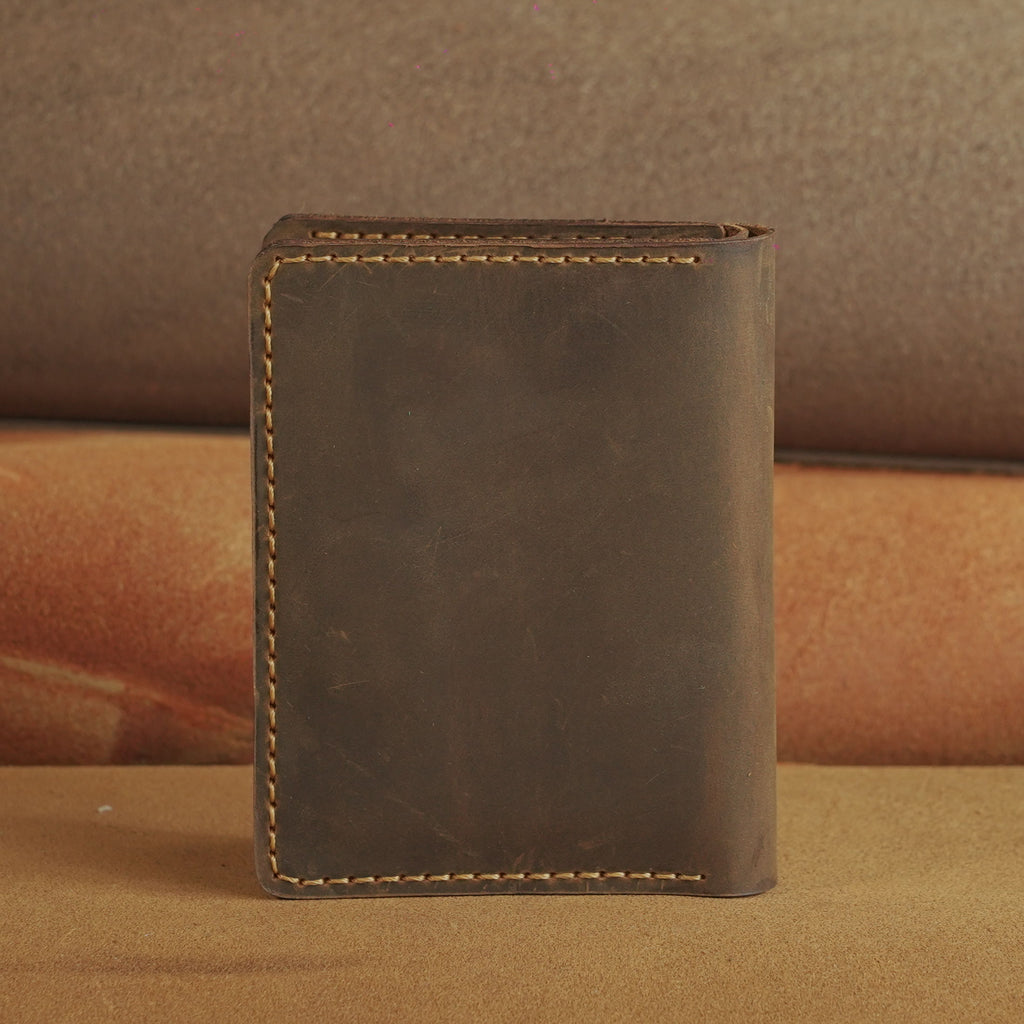 Compact Leather Wallet with Magnetic Card Pocket